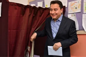 baltayi-uzucu-tasa-vurdu-secimden-zaferle-cikan-chpliler-babacanin-bu-goruntusunu-paylasiyor-ueMfjsrb.jpg