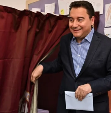 baltayi-uzucu-tasa-vurdu-secimden-zaferle-cikan-chpliler-babacanin-bu-goruntusunu-paylasiyor-ueMfjsrb.jpg
