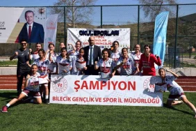 bilecik-kolej-kiz-futbol-ekibi-yari-finale-cikti-s2xw3RXw.jpg