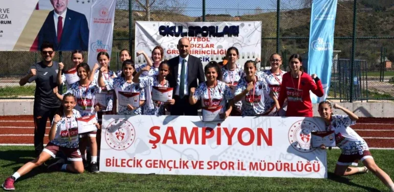 Bilecik Kolej Kız Futbol Ekibi Yarı Finale Çıktı