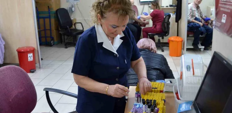 Bursa Çekirge Devlet Hastanesi’nde 45 Yıl Misyon Yapan Hemşire Emekli Oldu