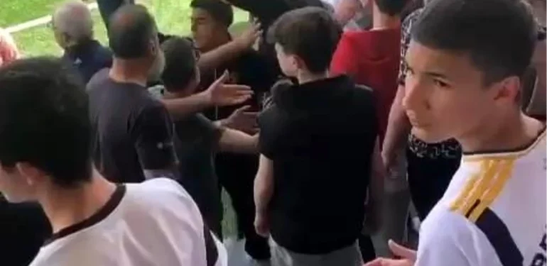 Bursa’da futbol maçında seyircilerin öfkesi kameraya yansıdı