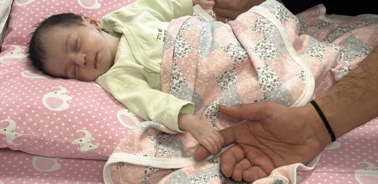 Dinar’da doğan bebek kalp ameliyatıyla sıhhatine kavuştu