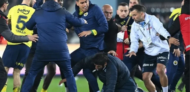Fenerbahçe’ye müjde! Yıldız futbolcuların cezası askıya alındı