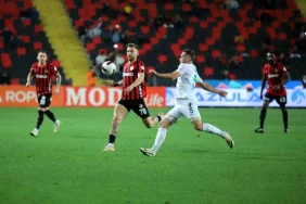 gaziantep-futbol-kulubu-alanyaspor-karsisinda-maglup-YK8GqnbJ.jpg