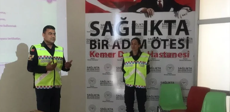 Kemer’de Hastane Çalışanına Bayram Öncesi Trafik Eğitimi