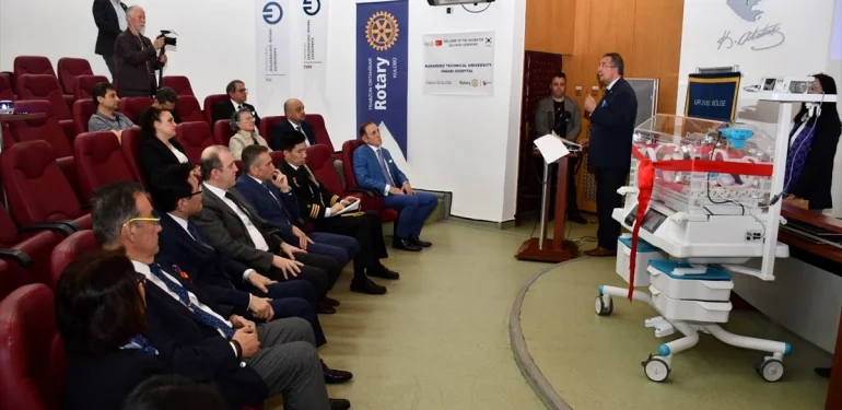 Kore Cumhuriyeti Rotary Kulübü KTÜ Farabi Hastanesine Kuvöz Bağışladı