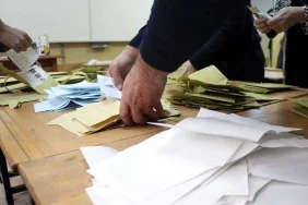 mahall-secimde-kesin-olmayan-sonuclara-nazaran-6-vilayette-kil-hissesi-farkla-belediye-baskanliklari-el-DRhD1H6e.jpg