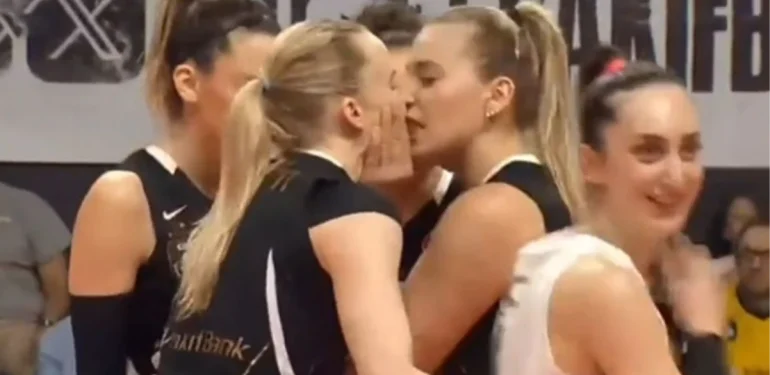 Sayıyı alınca çıldırdılar! Vakıfbank oyuncularından dudak dudağa sevinç