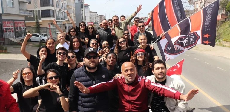 Ünye Gücü Futbol Kulübü, Turkcell Bayan Futbol Üstün Ligi’ne yükselmesini kent tipi ile kutladı