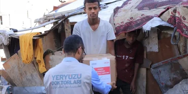 yeryuzu-tabipleri-yemende-ramazan-ayinda-muhtaclik-sahiplerine-kumanya-dagitti-Y9fQvSAK.jpg